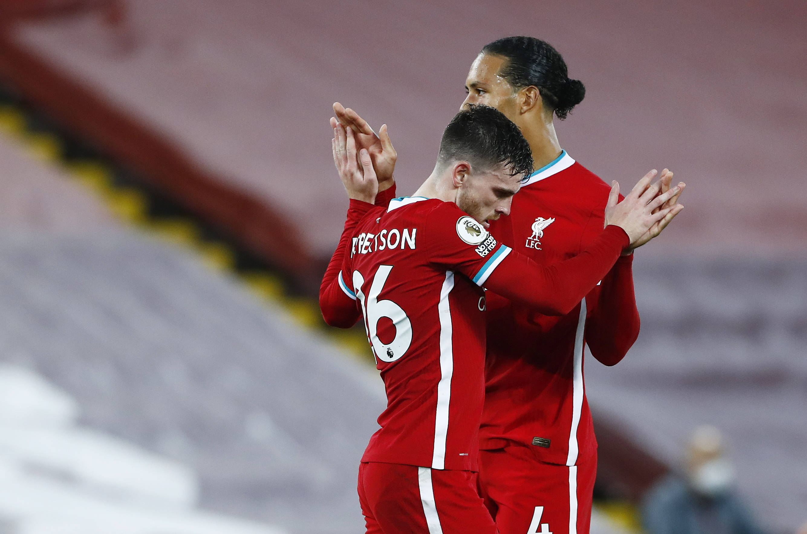 並透過年輕 並透過年輕